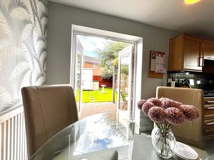Kitchen/Diner- click for photo gallery